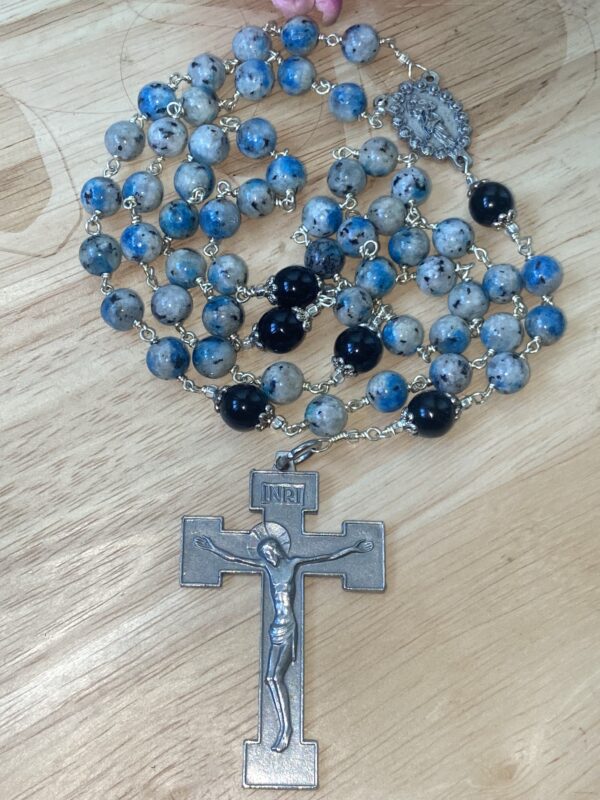 Our Lady undoer of knots